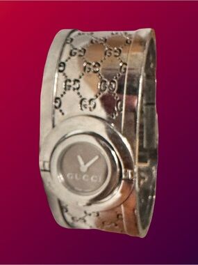 Gucci Silver Logo Bangle Watch with Engraved GG Pattern